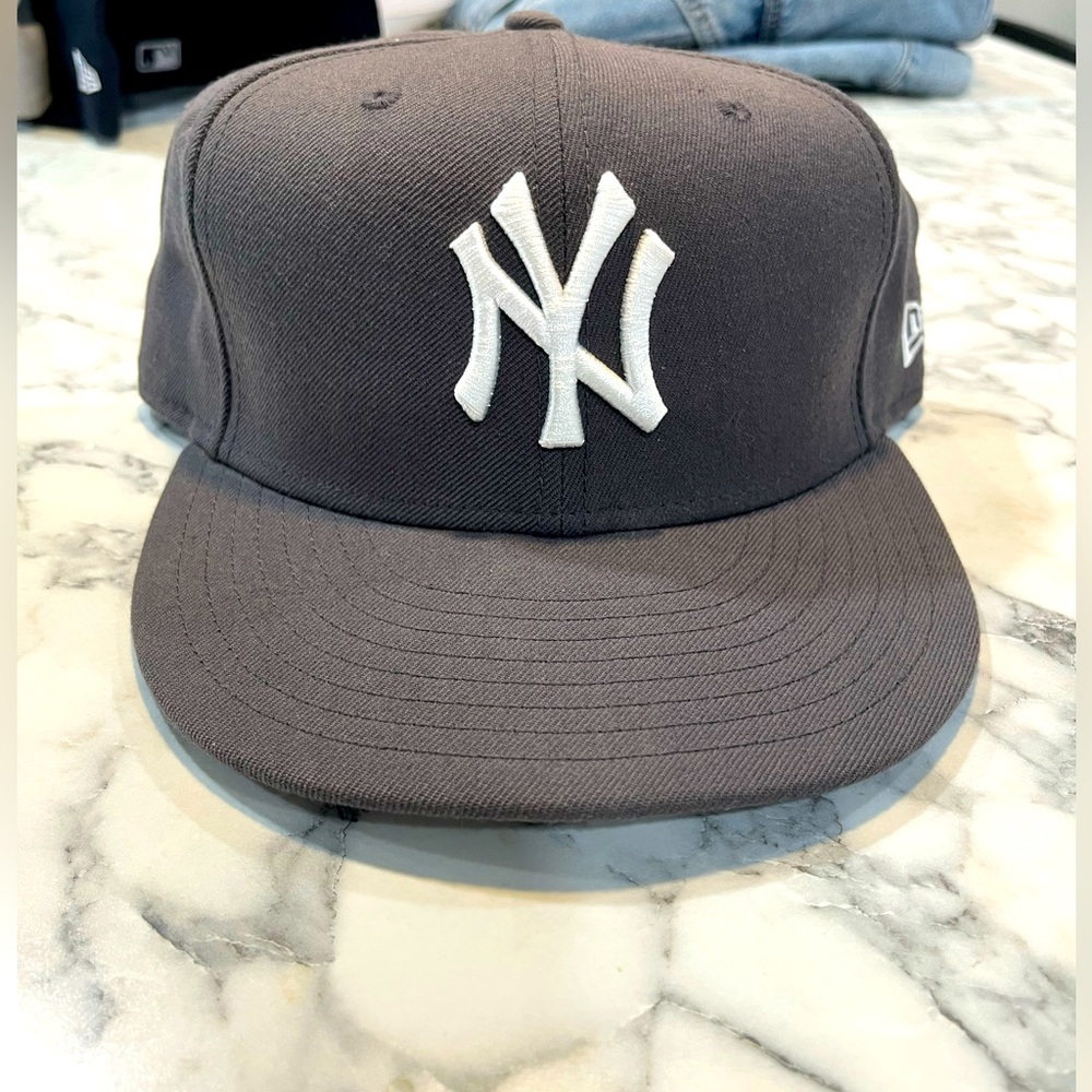NY Yankees 7 3/4 gray fitted